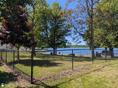 This newly renovated ranch home has 3 bedrooms and 2 full baths - photo 24