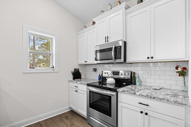 Welcome to this spacious and inviting like-new ranch style home - photo 15