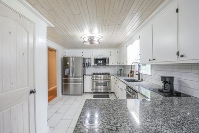 Looking for space, privacy, and room to spread out? This 3 - photo 15