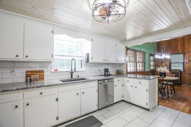 Looking for space, privacy, and room to spread out? This 3 - photo 16