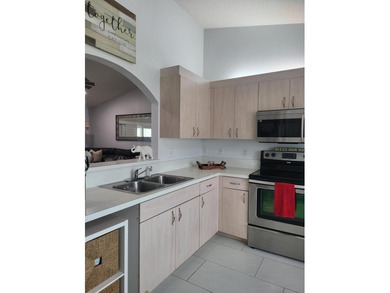 CBS home 3/2 located on a large corner lot! Split floor plan - photo 6