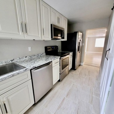 Welcome to a charming opportunity you won't want to miss! This - photo 18