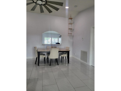 CBS home 3/2 located on a large corner lot! Split floor plan - photo 9