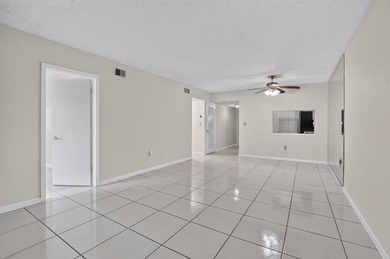 Welcome to this impeccably maintained 2 bedroom, 2 bathroom - photo 19