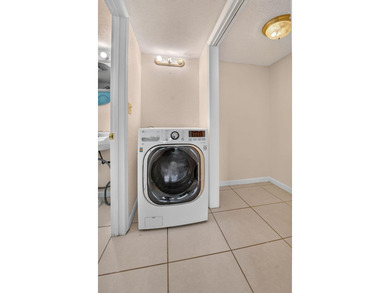 Welcome to this impeccably maintained 2 bedroom, 2 bathroom - photo 22