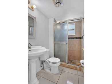 Welcome to this impeccably maintained 2 bedroom, 2 bathroom - photo 31