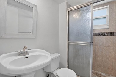 Welcome to this impeccably maintained 2 bedroom, 2 bathroom - photo 32