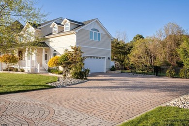- Luxury custom Victorian-style home on a quiet cul-de-sac in - photo 4