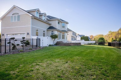 - Luxury custom Victorian-style home on a quiet cul-de-sac in - photo 8