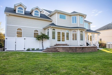- Luxury custom Victorian-style home on a quiet cul-de-sac in - photo 9