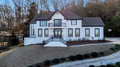 Lake Guntersville Home For Sale in Guntersville AL