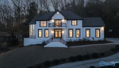 Luxury Living! Wake up every day to breathtaking lake views in - photo 2