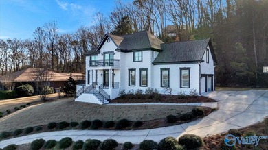 Luxury Living! Wake up every day to breathtaking lake views in - photo 3