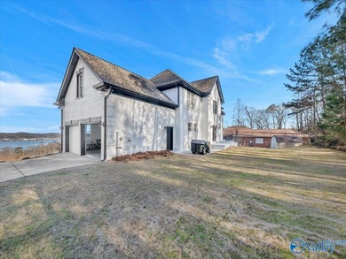 Luxury Living! Wake up every day to breathtaking lake views in - photo 10