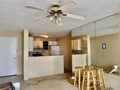 INVESTOR & FLIPPER SPECIAL IN THE HEART OF WAIKIKI! Rare - photo 3