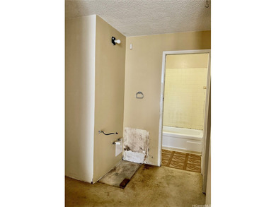 INVESTOR & FLIPPER SPECIAL IN THE HEART OF WAIKIKI! Rare - photo 7