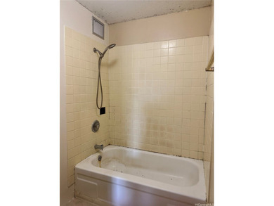 INVESTOR & FLIPPER SPECIAL IN THE HEART OF WAIKIKI! Rare - photo 8