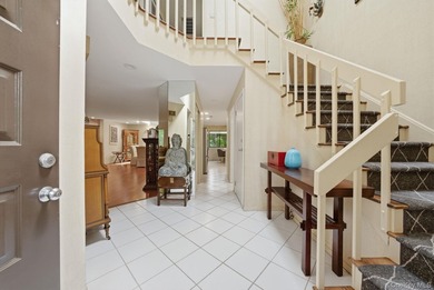 Welcome to 6 Wimbledon Drive, a bright and spacious corner - photo 3