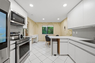 Welcome to 6 Wimbledon Drive, a bright and spacious corner - photo 7