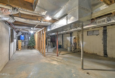 SELLER OFFERING UP TO $5,000 towards Buyer's closing costs with - photo 37