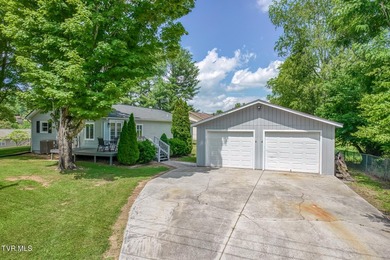 SELLER OFFERING UP TO $5,000 towards Buyer's closing costs with - photo 42