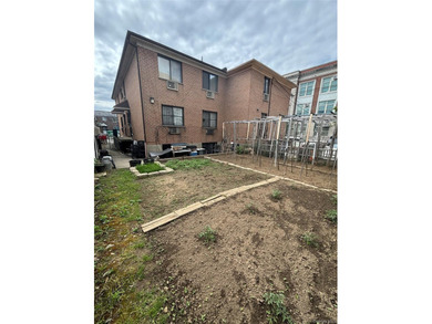 Great investment opportunity in the heart of Flushing. This - photo 2