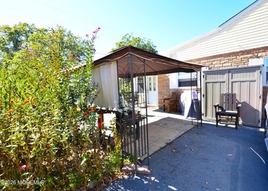 Welcome home to this beautifully maintained Adult Community - photo 16