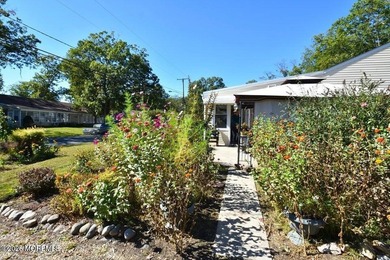 Welcome home to this beautifully maintained Adult Community - photo 19