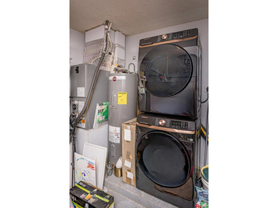 Welcome to a beautifully updated 2-bedroom, 2-bathroom home - photo 20