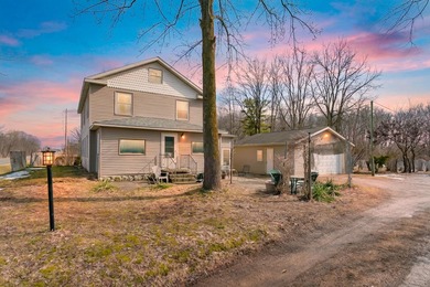 (private lake, pond, creek) Home For Sale in Paw Paw Michigan