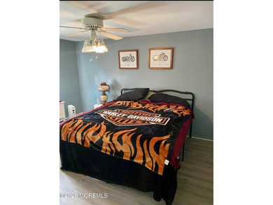 Welcome home to this beautifully maintained Adult Community - photo 24