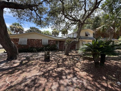 Downtown Destin opportunity on a rare 0.35-acre lot with a - photo 1