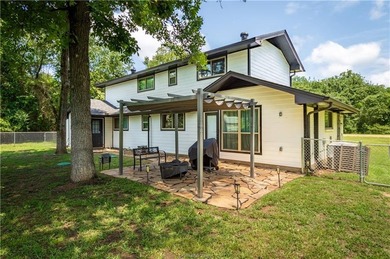 Distinctive architecture, extensive updates, and inviting - photo 3