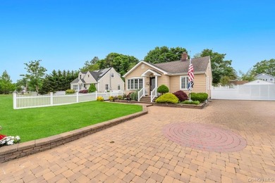 Beautiful Cape on quiet street near park and playground. Home - photo 2