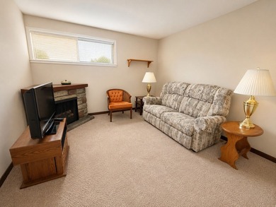 Investor-friendly opportunity in desirable Weathersfield Lake! - photo 6