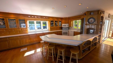 Meticulously maintained 1994 Cape Cod home hosting a total of 3 - photo 10