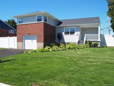 Fall in love with this Fully Renovated Split! 13ft cathedral - photo 2