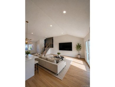 Fall in love with this Fully Renovated Split! 13ft cathedral - photo 5