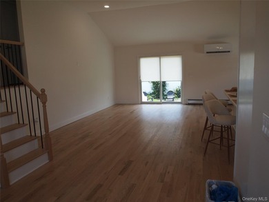 Fall in love with this Fully Renovated Split! 13ft cathedral - photo 7