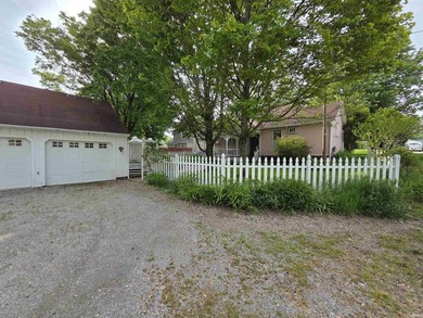 Charmer of Yesteryear! An Old-World Victorian with Endless - photo 32