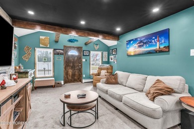 100 x 100 CORNER LOT!! Check out this adorable 2 bed, 1 bath - photo 3