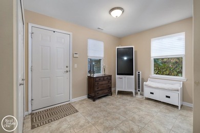 Take a look at this fabulous end-unit condo with neutral decor - photo 11
