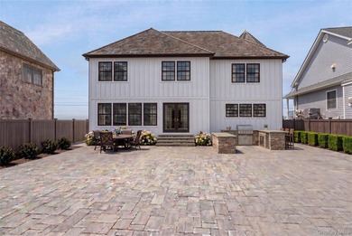 To Be Built - Custom Luxury Bayfront Residence in Massapequa - photo 2