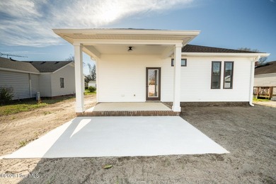 New construction home featuring 3 bedrooms and 2 bathrooms with - photo 32