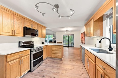 Immaculately maintained two-story end unit in demand Plymouth - photo 7