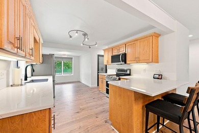 Immaculately maintained two-story end unit in demand Plymouth - photo 8