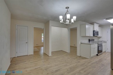 Welcome Home! This updated and upgraded 5 bedrooms, 3 full baths - photo 14