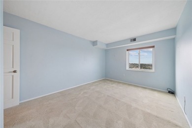 MOVE-IN CONDITION! OPEN CONCEPT! INCREDIBLE VIEWS! Enjoy low - photo 14