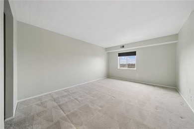 MOVE-IN CONDITION! OPEN CONCEPT! INCREDIBLE VIEWS! Enjoy low - photo 15