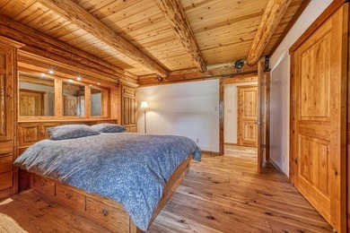 Absolutely beautiful log home in Chester. Every detail - photo 16